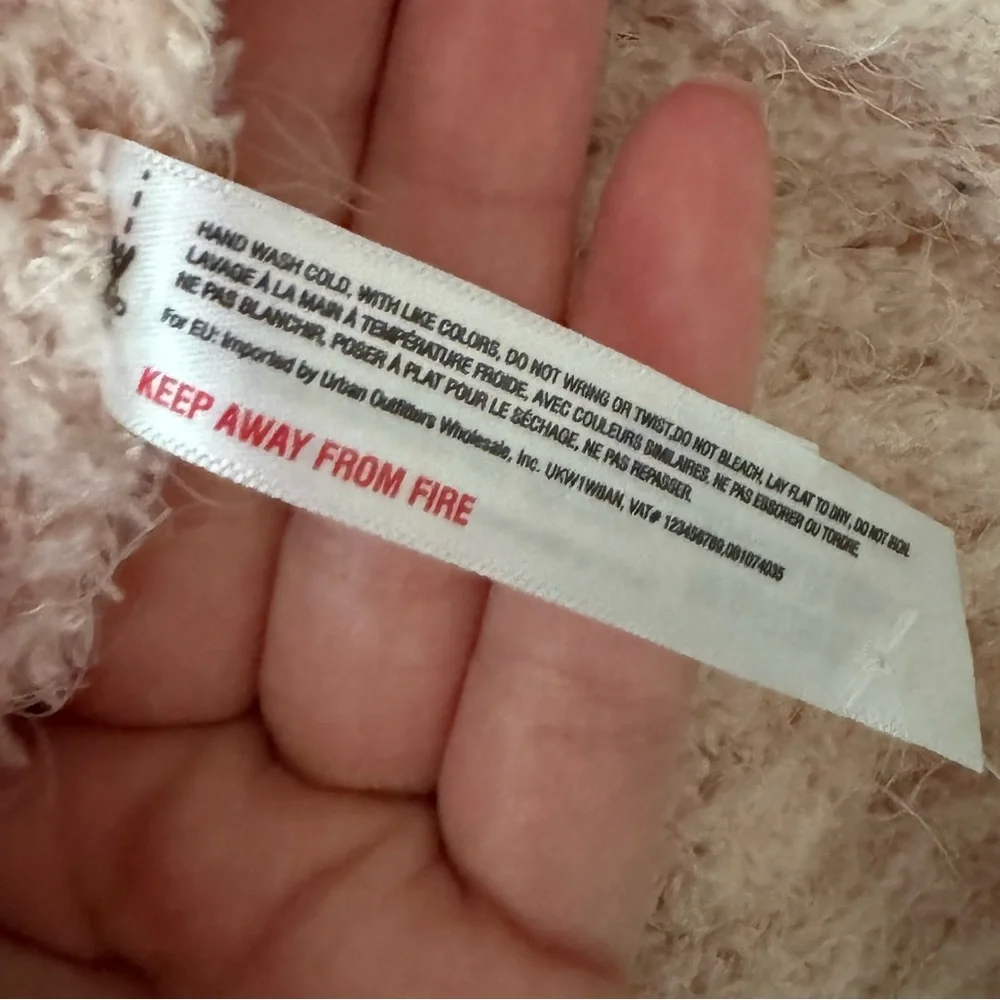 NWT Anthropologie Light Pink Textured Knit Wrap Scarf - Picture 6 of 6